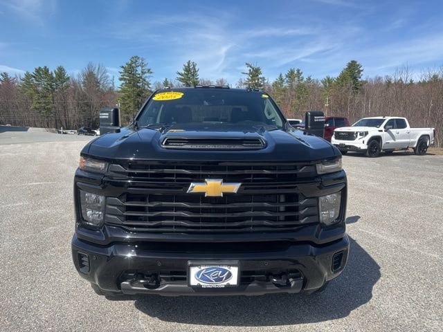 Used 2025 Chevrolet Silverado 2500 Custom w/ Custom Value Package AWD/4WD image 2
