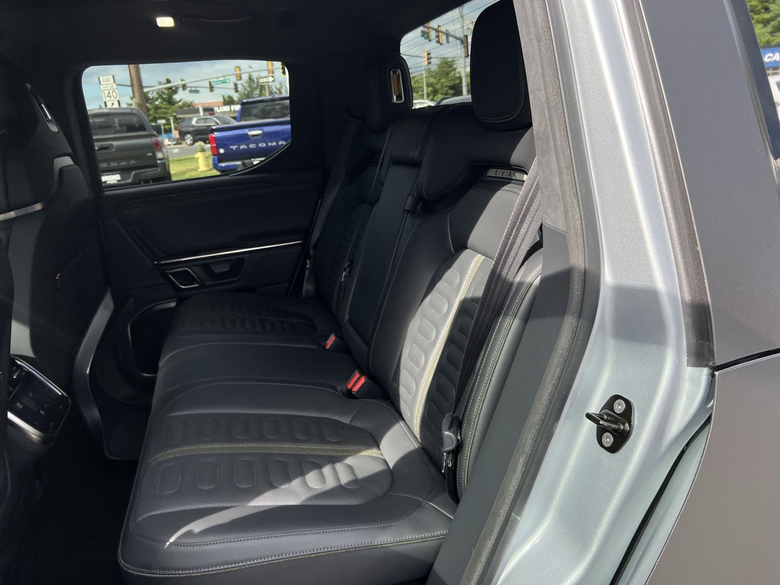 Used 2022 Rivian R1T Adventure AWD/4WD image 24