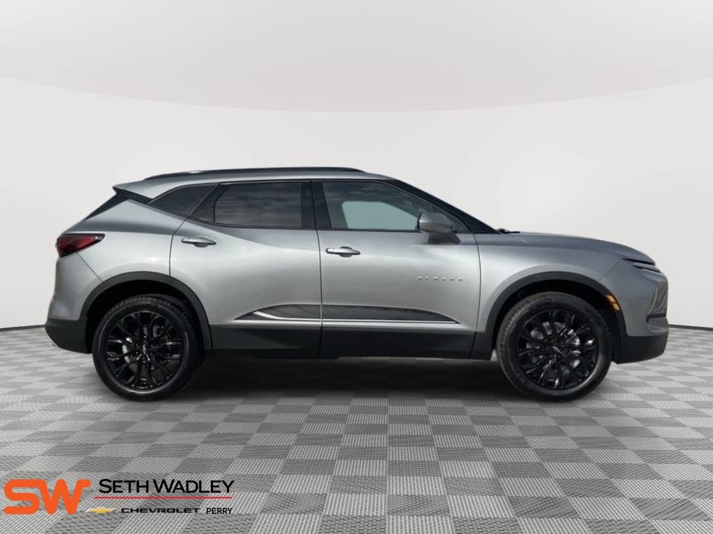 New 2026 Chevrolet Blazer LT w/ Convenience Package AWD/4WD image 2