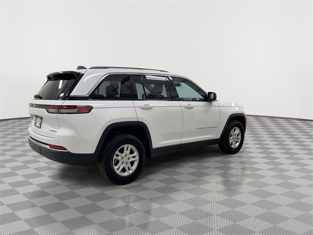 Used 2024 Jeep Grand Cherokee Laredo image 12