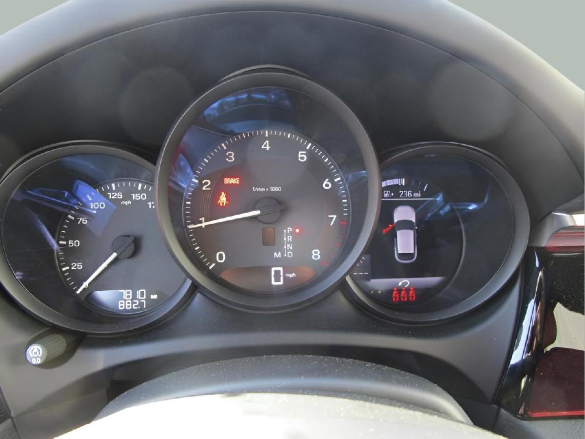 Used 2023 Porsche Macan AWD/4WD image 18