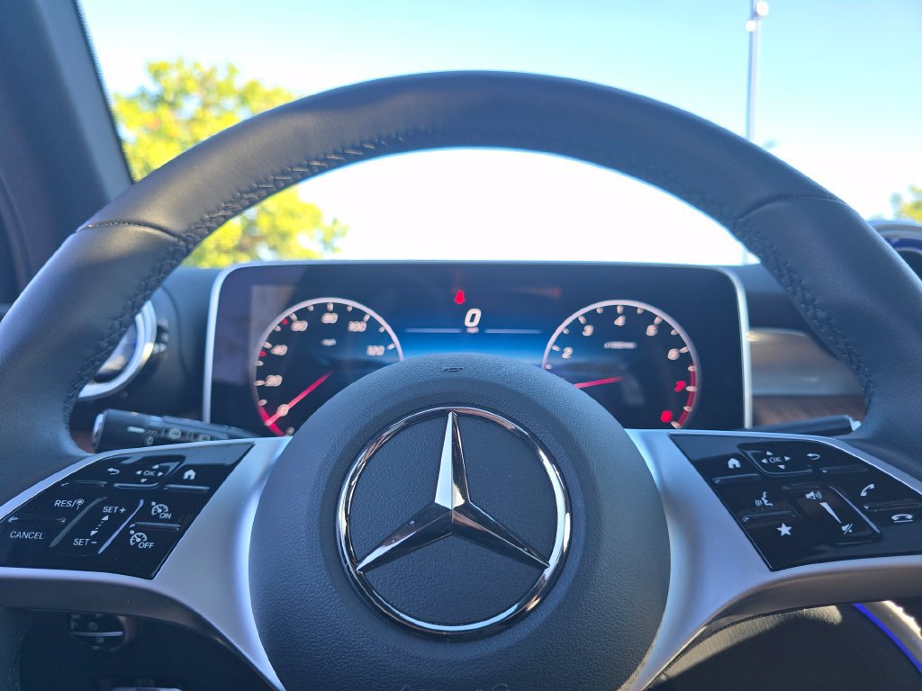 Used 2026 Mercedes-Benz GLC 300 4MATIC image 26