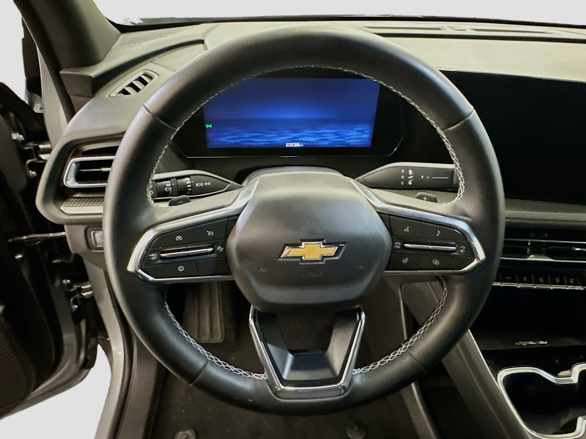 Used 2025 Chevrolet Traverse LT image 18