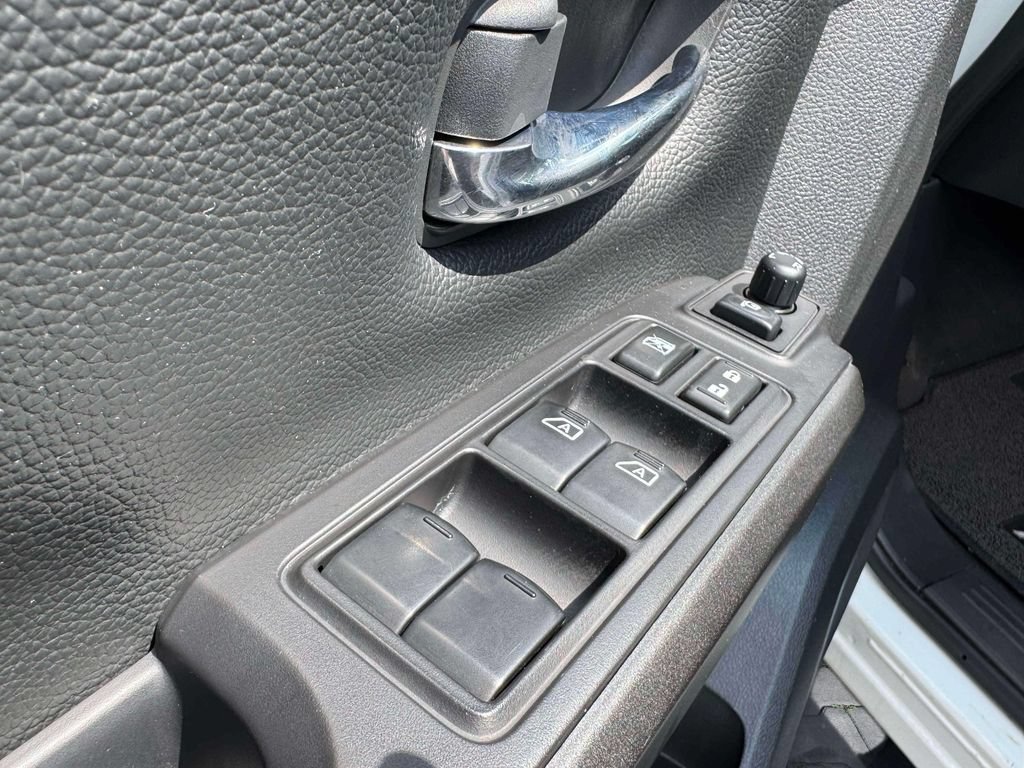 Used 2021 Nissan Titan PRO-4X w/ Pro-4x Convenience Package AWD/4WD image 16