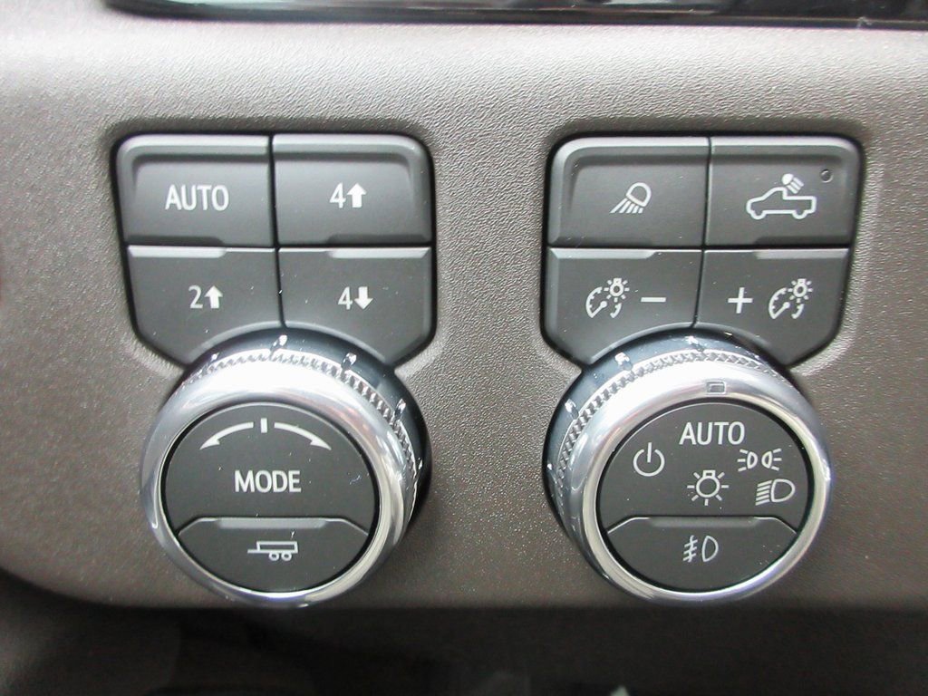 New 2026 GMC Sierra 3500 SLT w/ SLT Premium Package AWD/4WD image 18