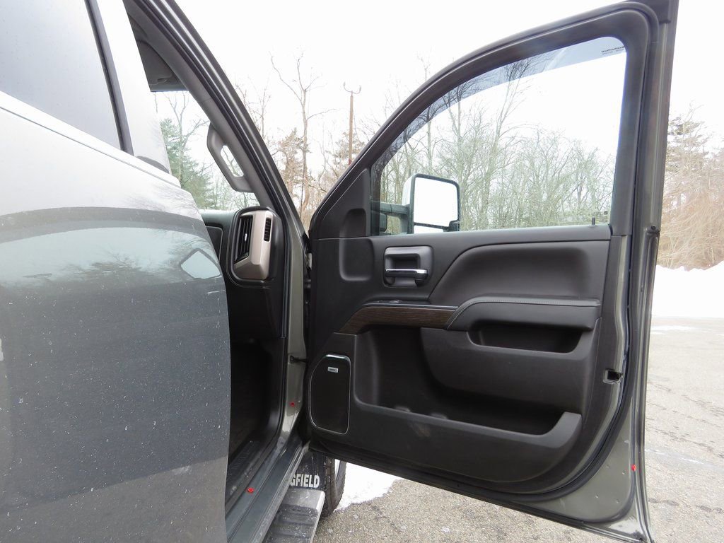 Used 2017 GMC Sierra 3500 Denali w/ Duramax Plus Package image 12