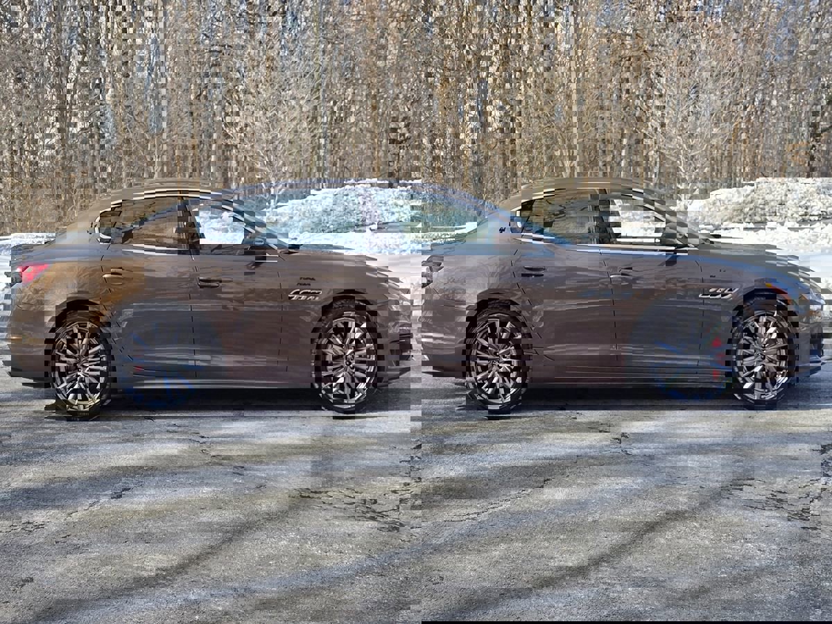 Used 2022 Maserati Quattroporte Modena image 7