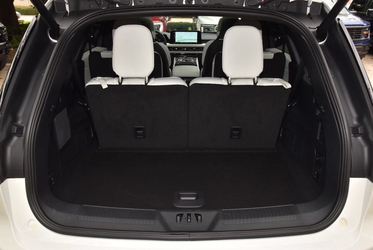 Used 2025 Lincoln Aviator Black Label AWD/4WD image 39