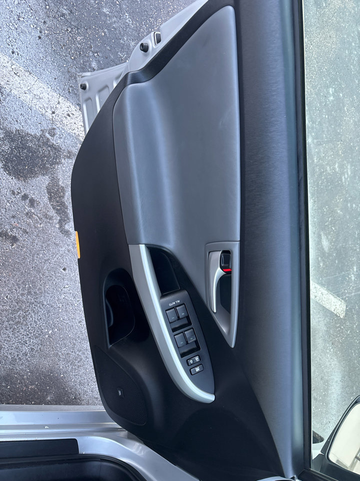 Used 2015 Toyota Prius Four image 9