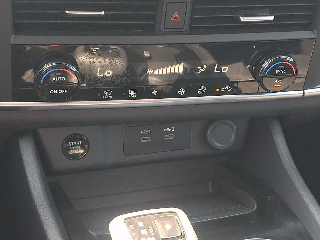 Used 2025 Nissan Rogue SV AWD/4WD image 15
