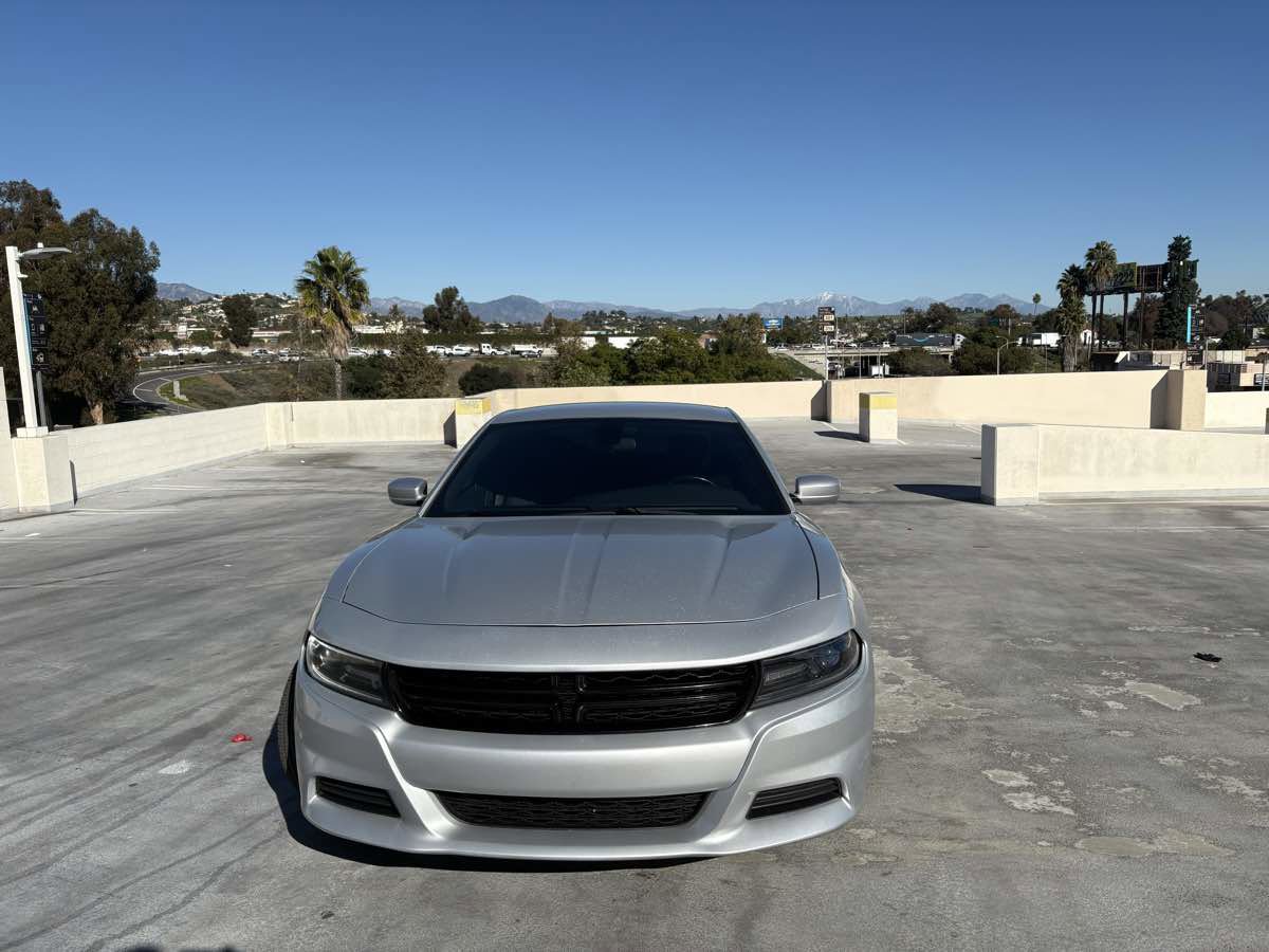 Used 2019 Dodge Charger SXT image 4