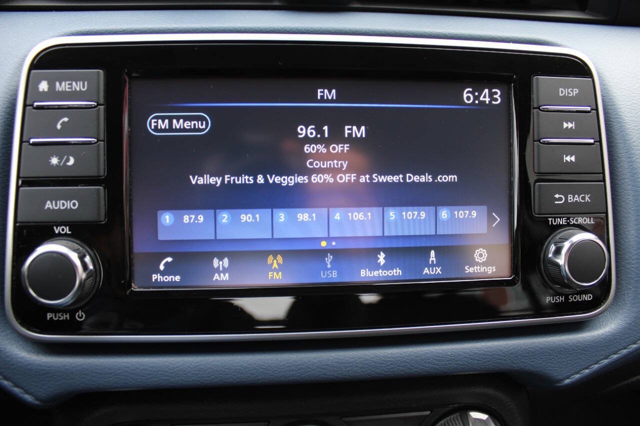Used 2025 Nissan Versa SV FWD image 11