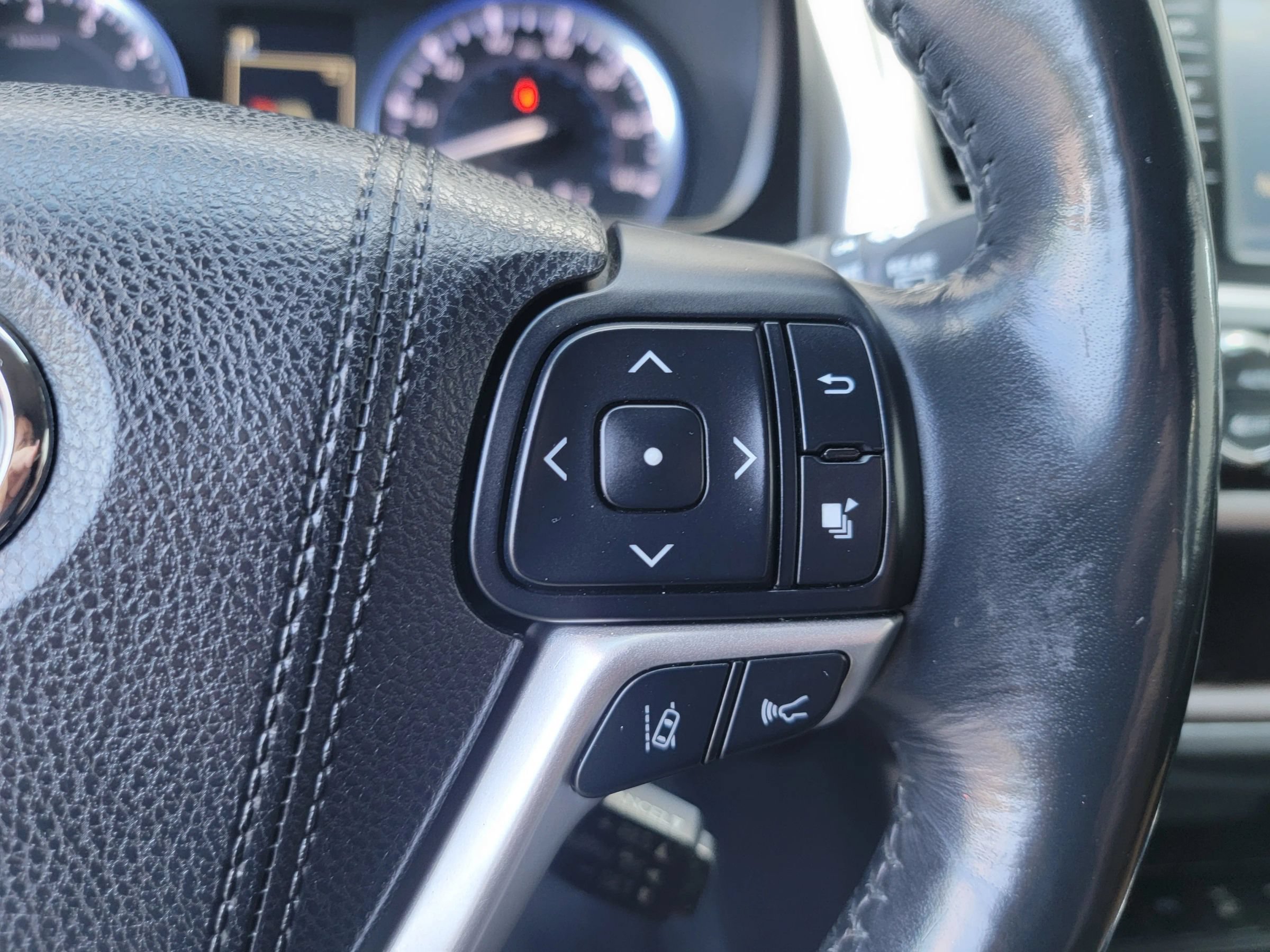 Used 2017 Toyota Highlander AWD V6 image 30
