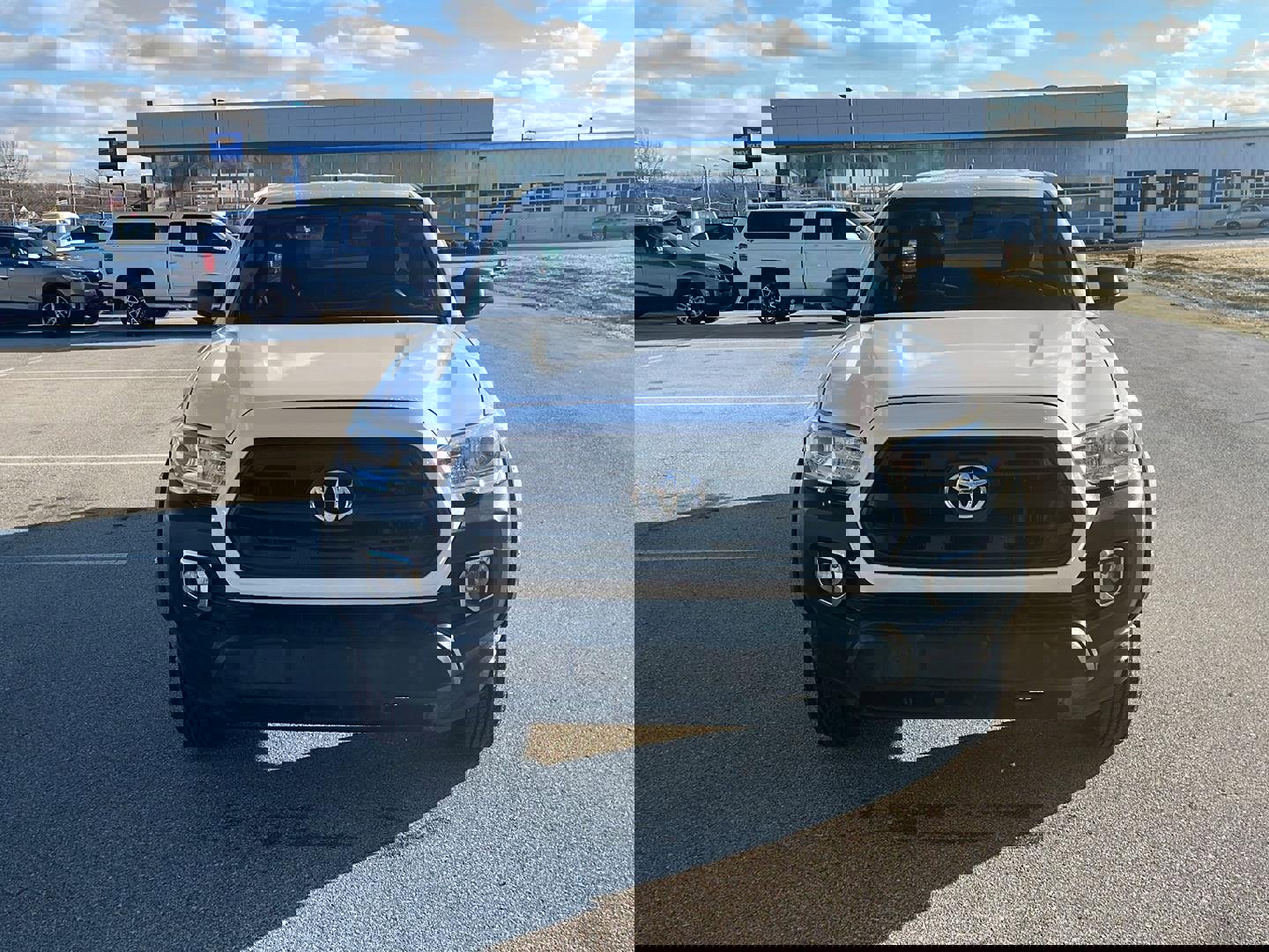 Used 2017 Toyota Tacoma SR image 8