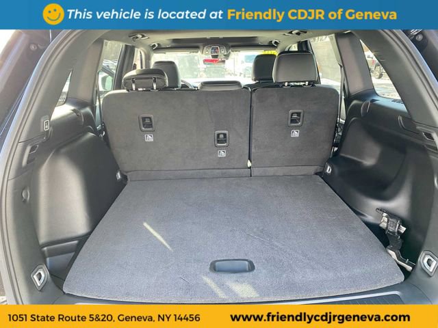 Used 2026 Jeep Grand Cherokee Altitude AWD/4WD image 13