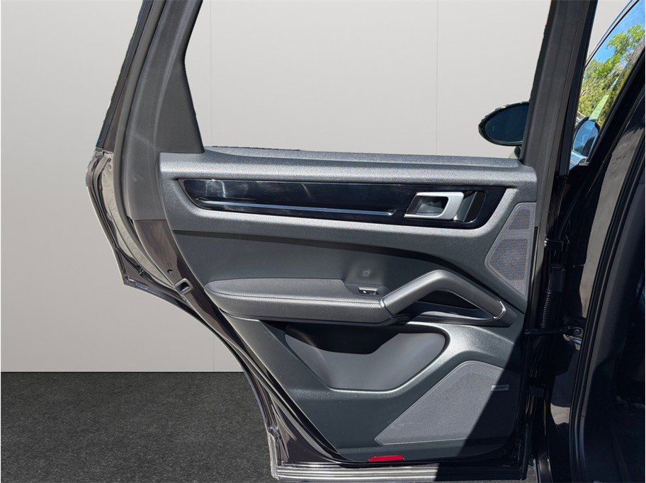Used 2019 Porsche Cayenne image 44
