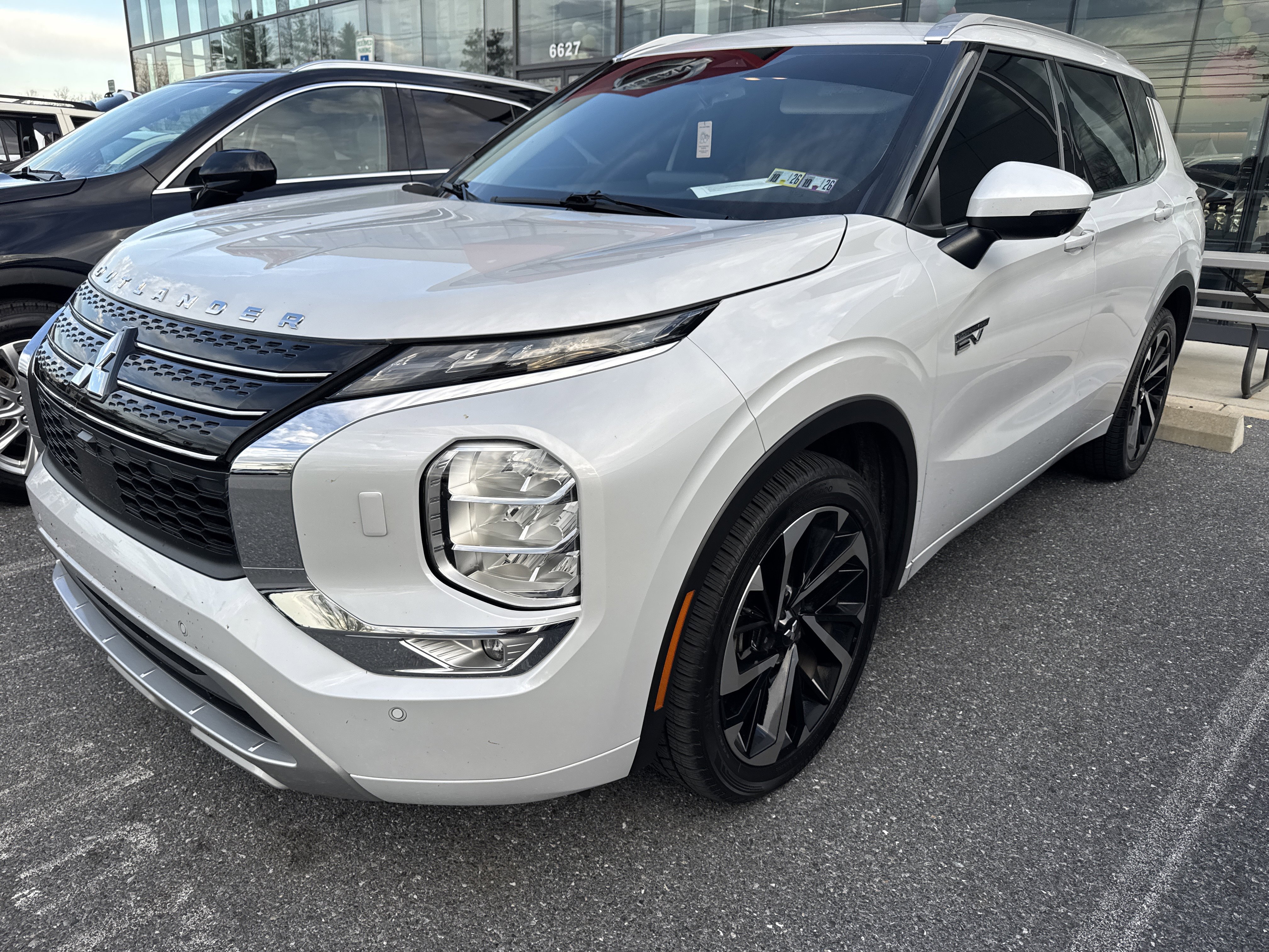 Used 2023 Mitsubishi Outlander SEL image 3