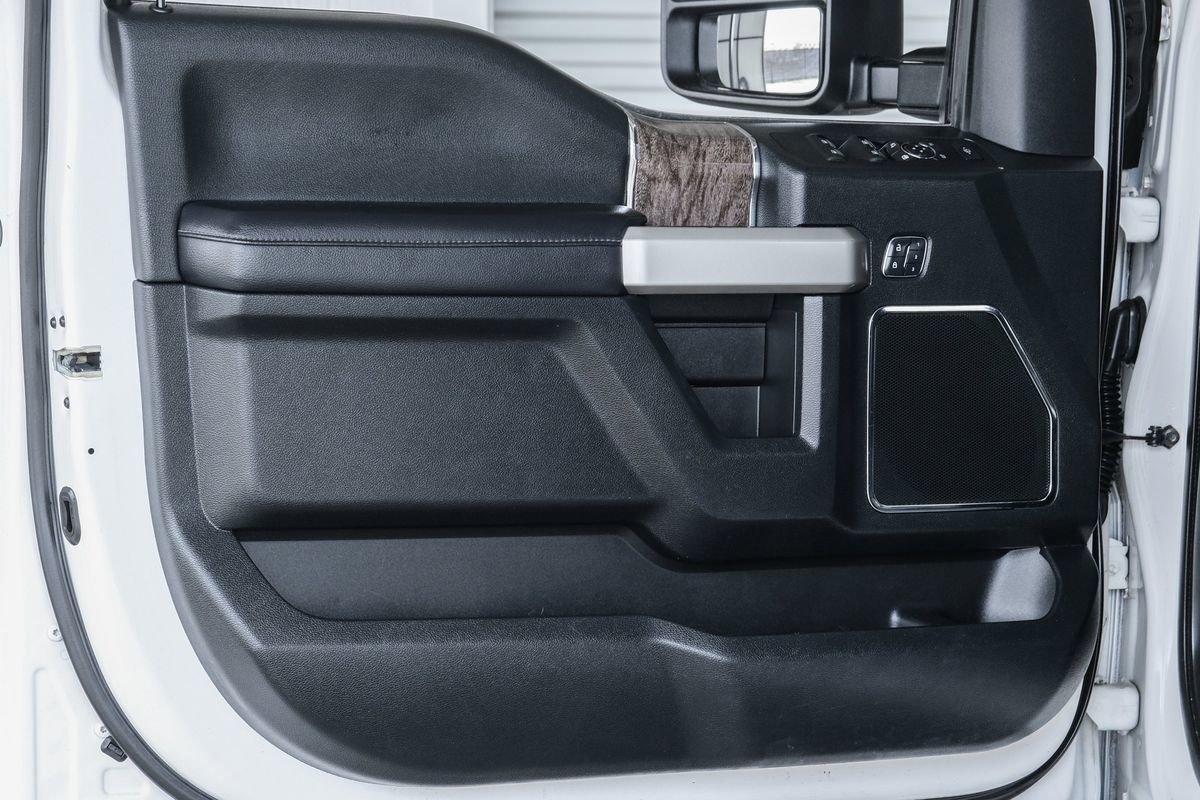 Used 2018 Ford F250 Lariat w/ Chrome Package image 37