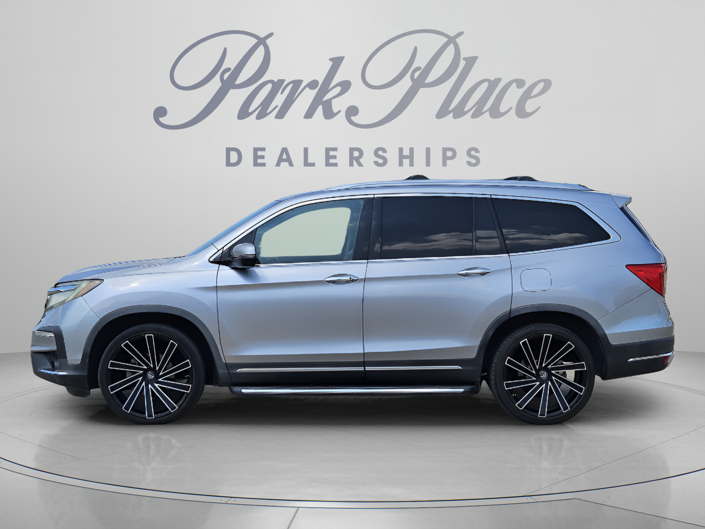 Used 2019 Honda Pilot Touring image 2