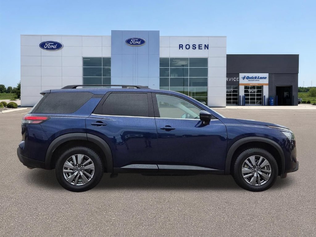 Used 2025 Nissan Pathfinder SV AWD/4WD image 2