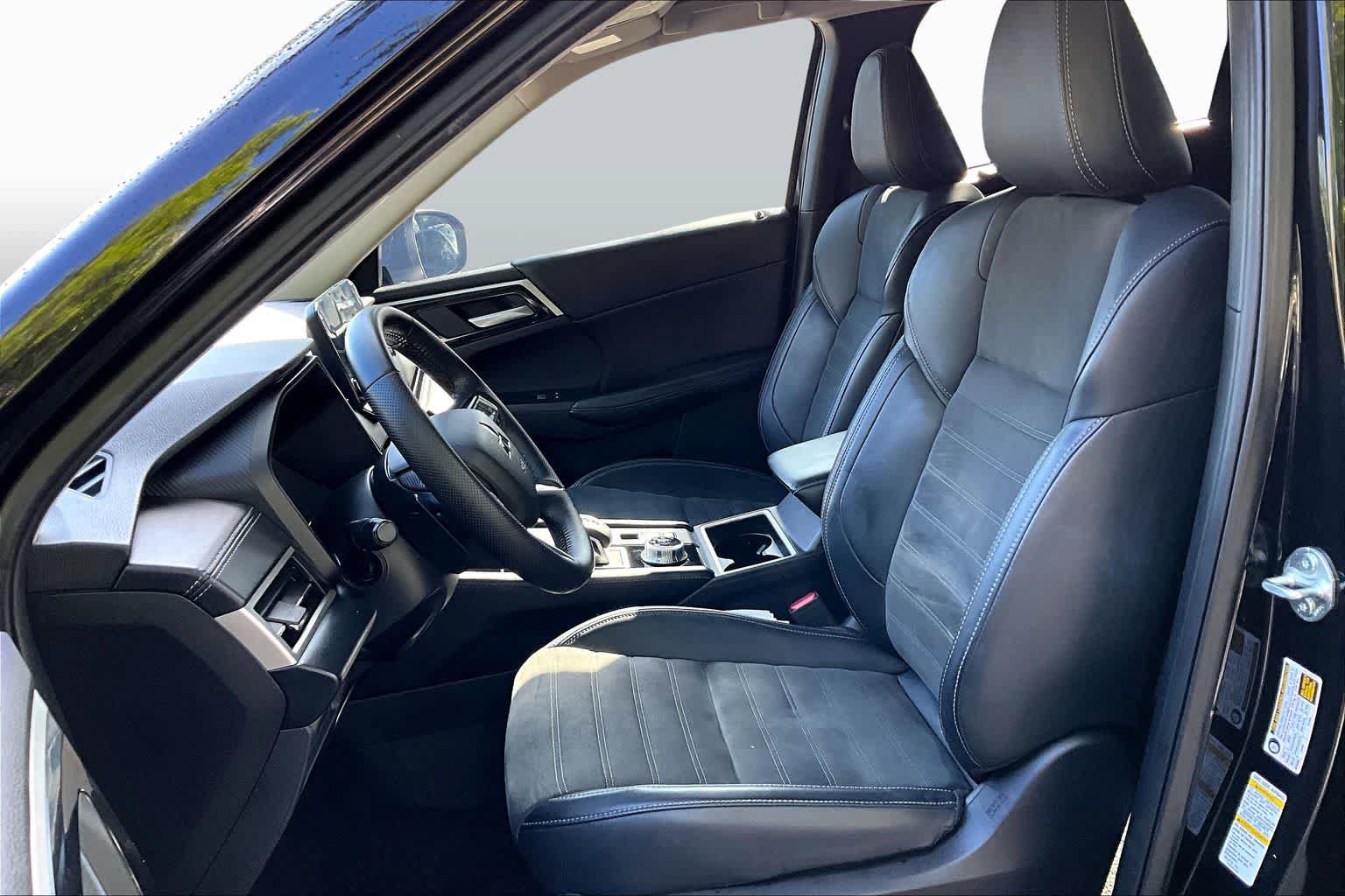 Used 2024 Mitsubishi Outlander SE FWD image 9