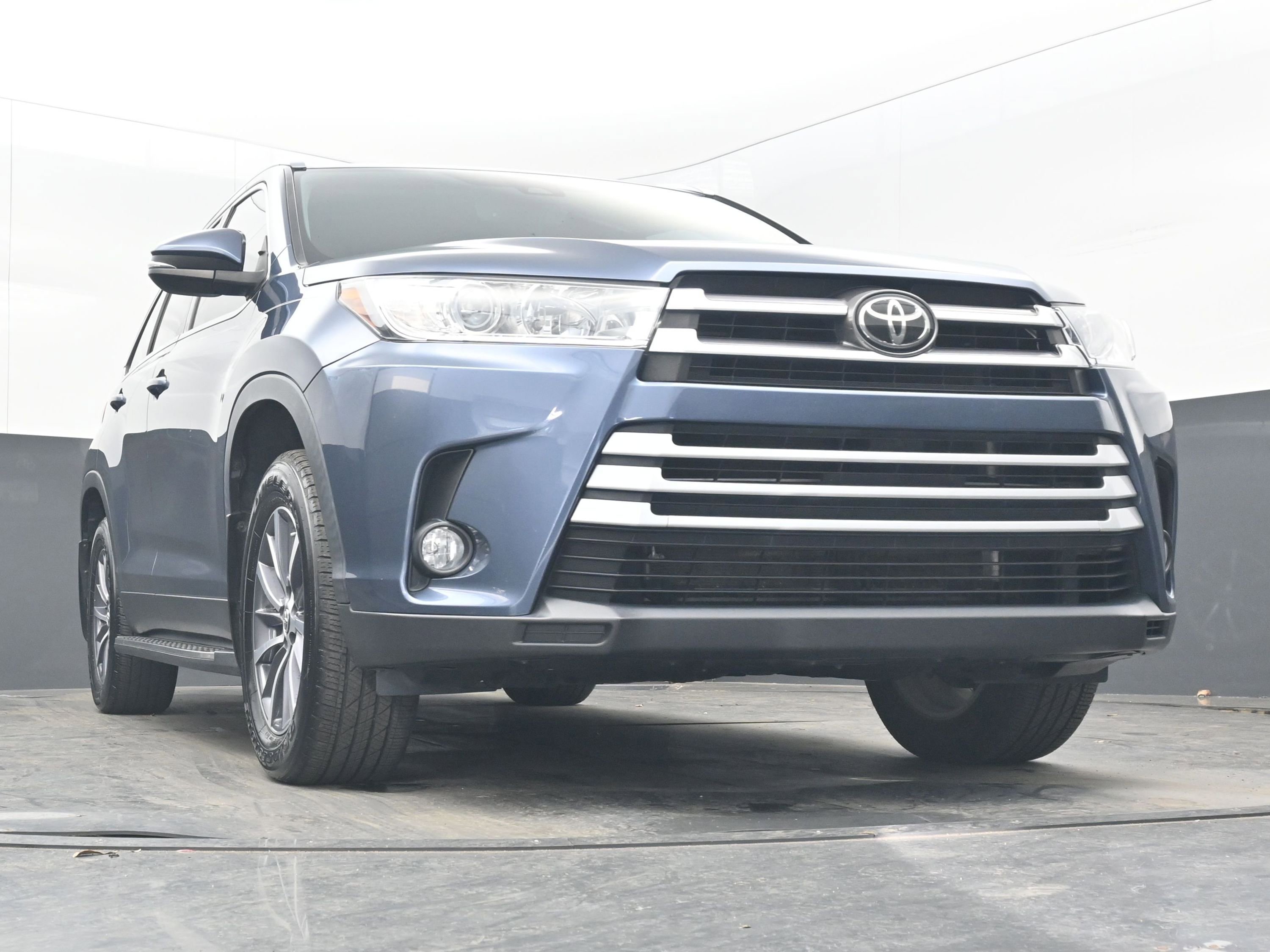 Used 2019 Toyota Highlander XLE image 10