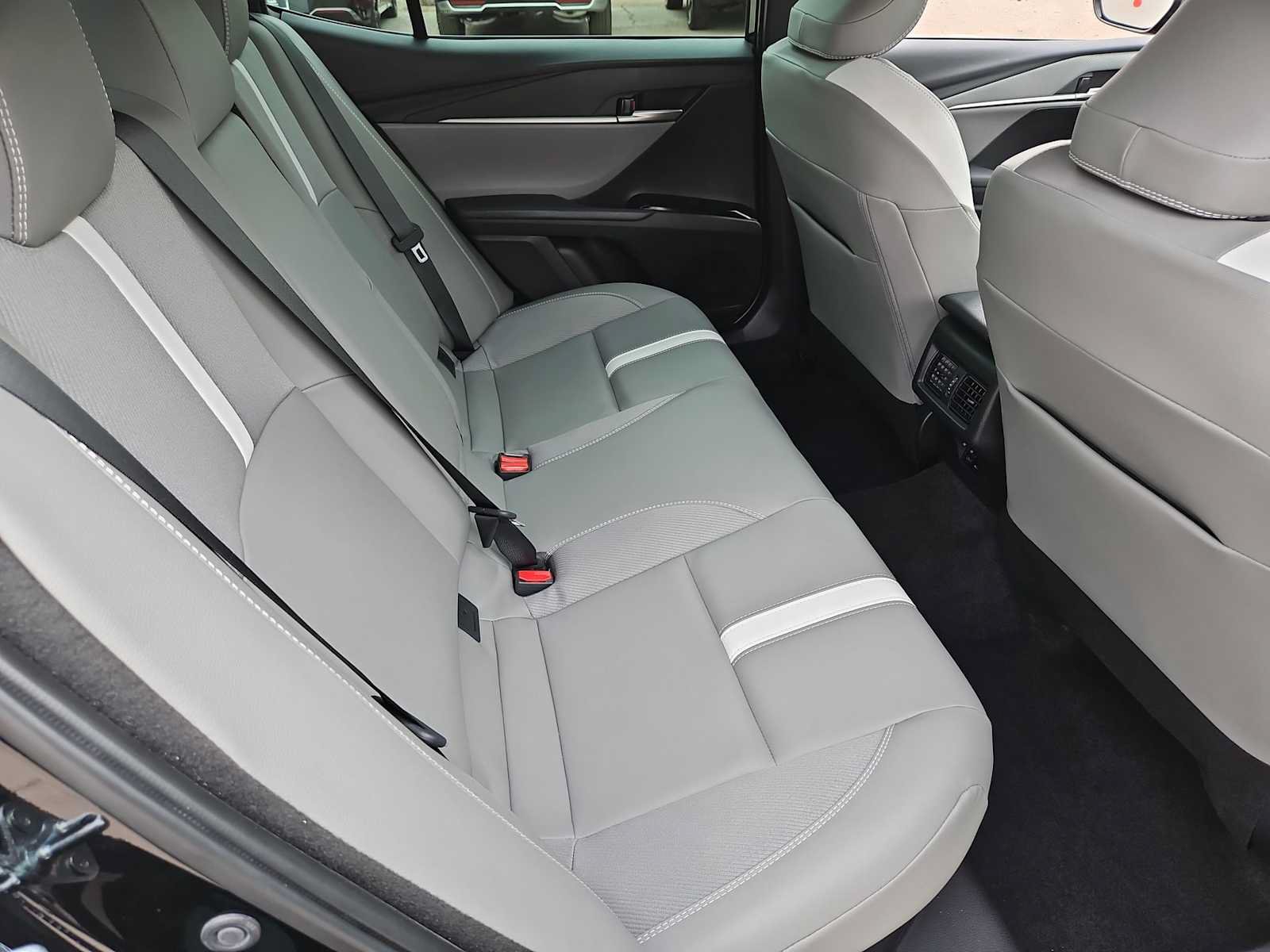 Used 2025 Toyota Camry SE w/ Convenience Package FWD image 20