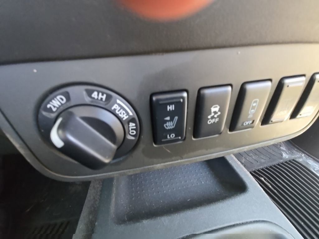 Used 2016 Nissan Frontier PRO-4X AWD/4WD image 21