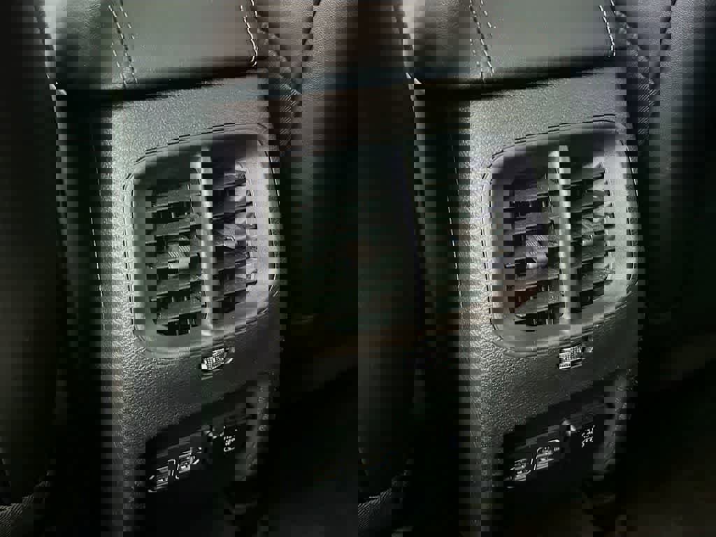 Used 2023 Jeep Cherokee Altitude Lux image 13