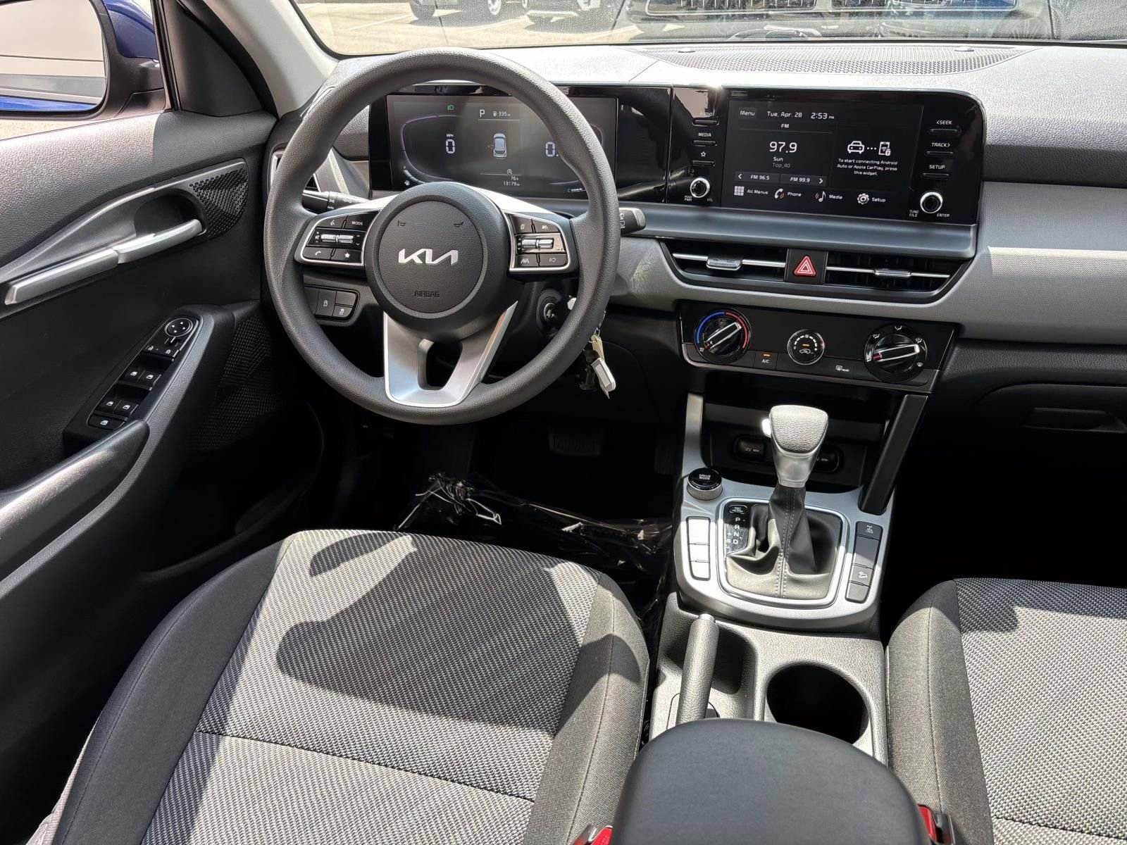 Used 2025 Kia Seltos LX AWD/4WD image 29