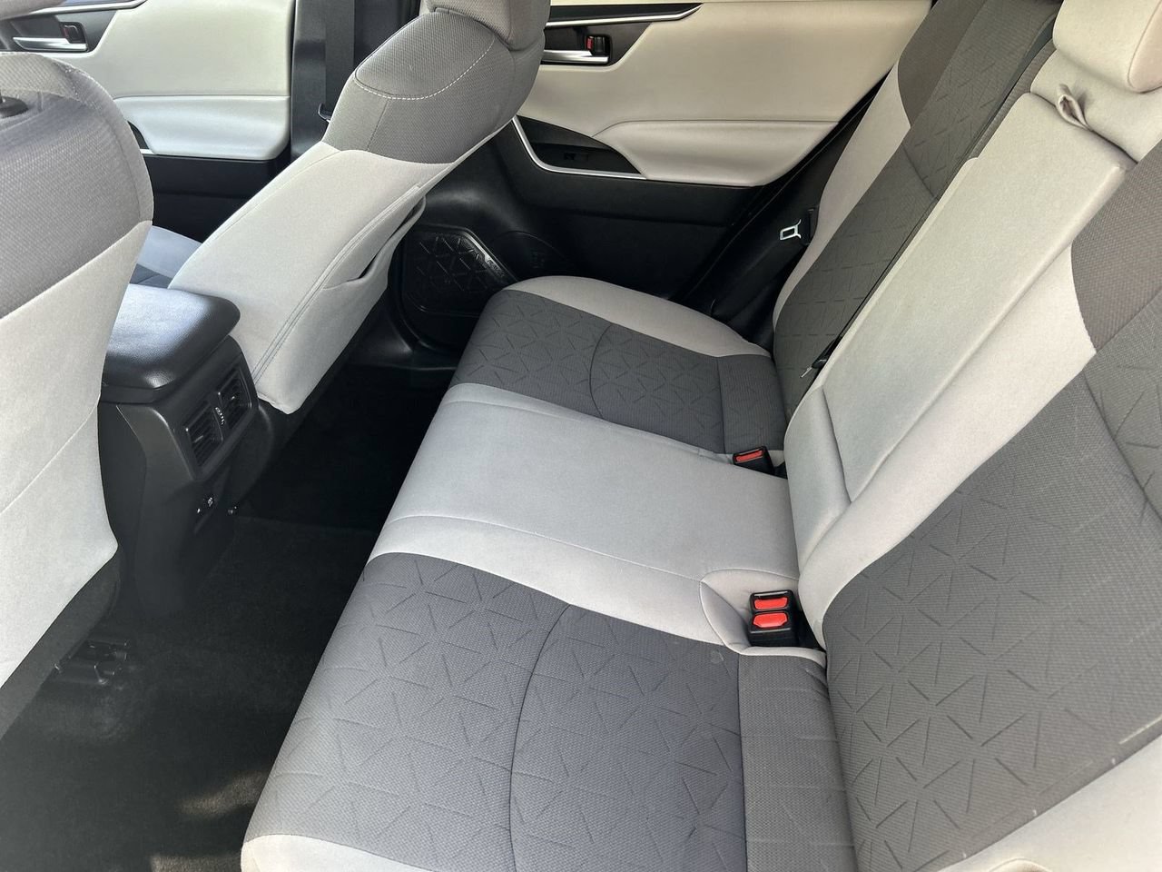 Used 2021 Toyota RAV4 XLE w/ Carpet Mat Package (TMS) FWD image 14