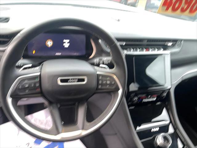 Certified 2023 Jeep Grand Cherokee L Laredo image 13