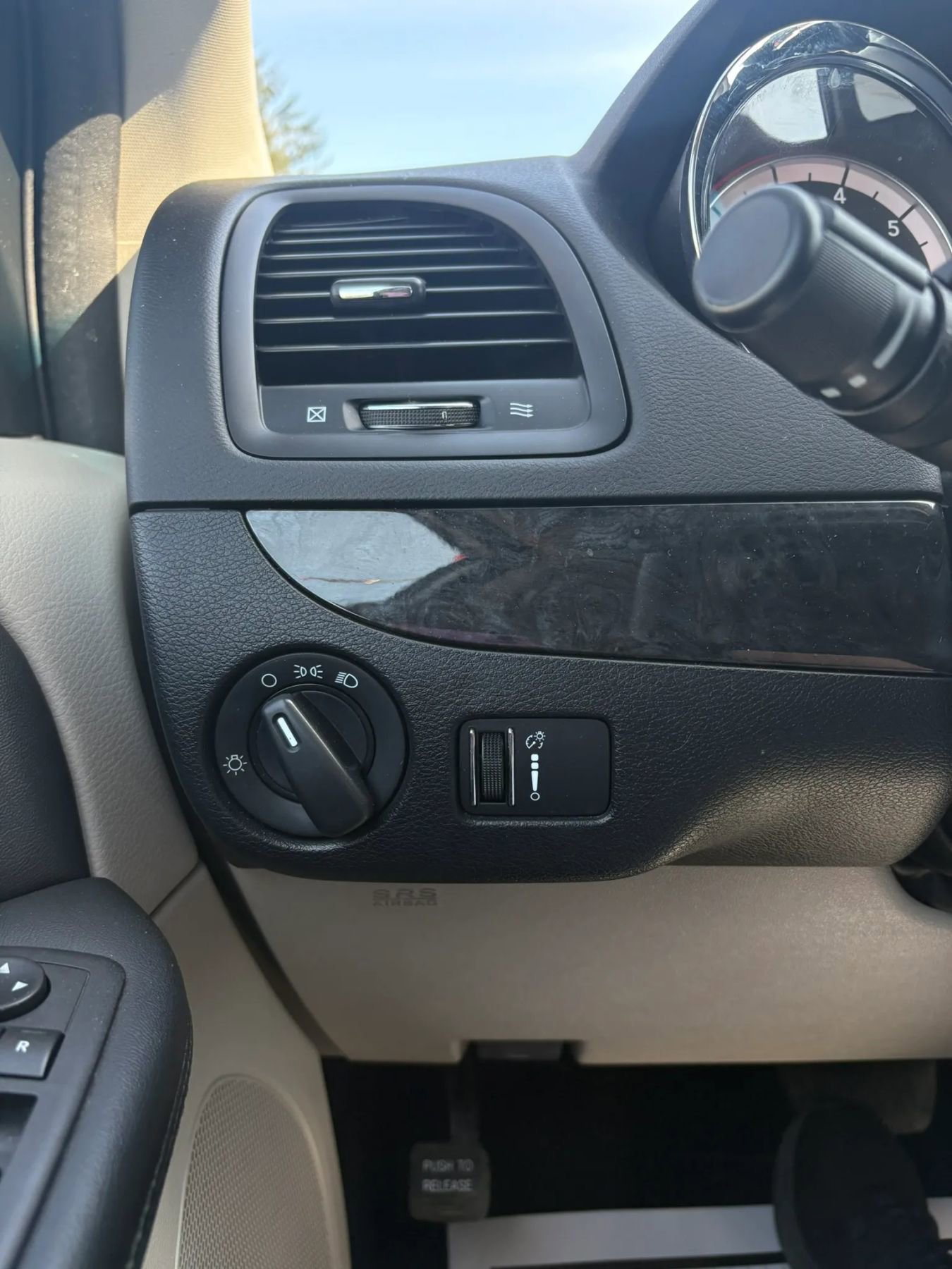 Used 2018 Dodge Grand Caravan SE FWD image 29