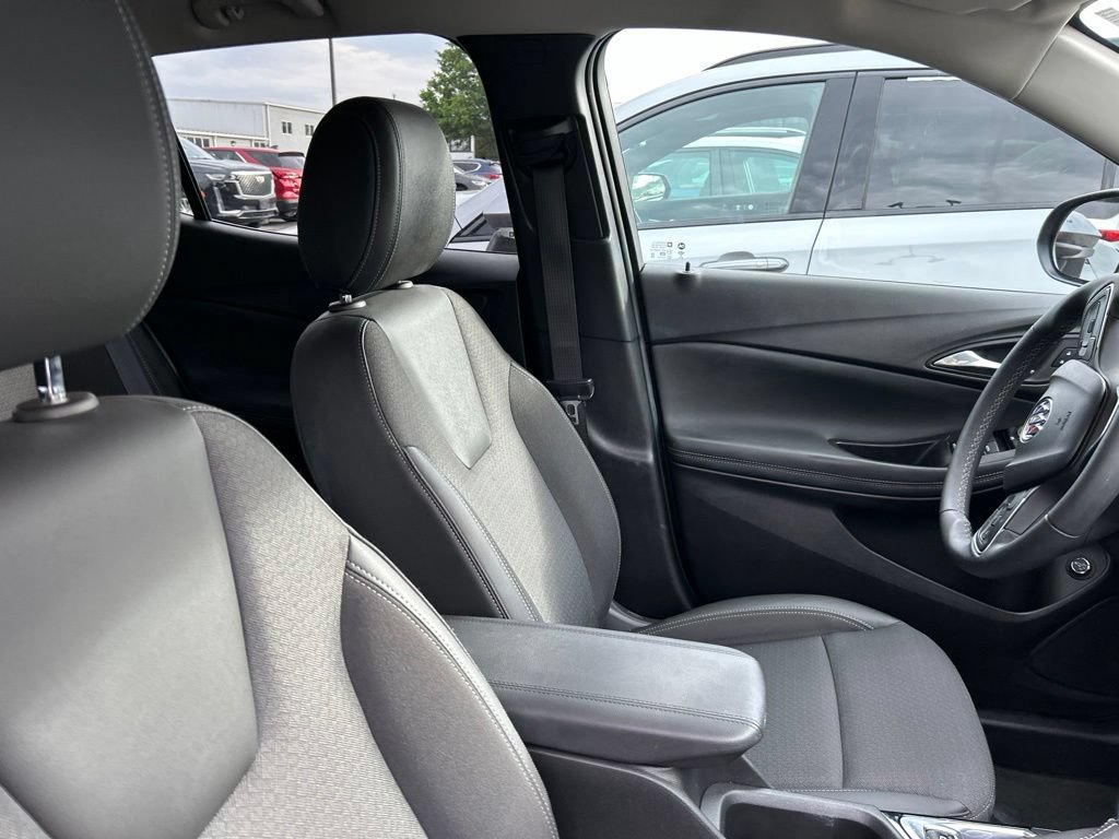 Used 2023 Buick Encore GX Select w/ Sport Touring Package FWD image 11