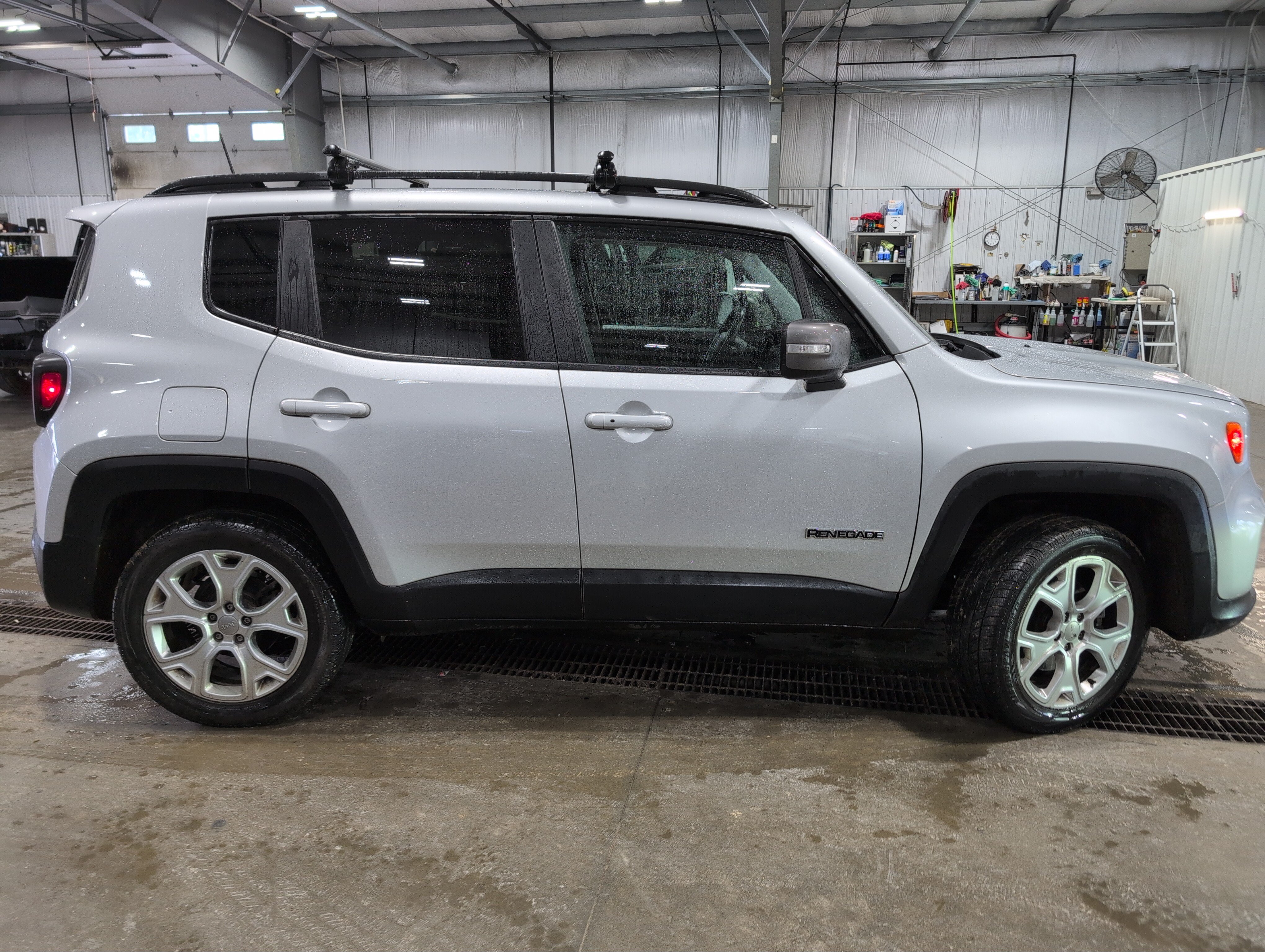 Used 2019 Jeep Renegade Limited w/ UConnect 8.4 Nav Group AWD/4WD image 2