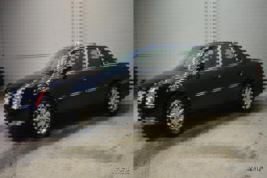 Used 2010 Cadillac DTS Premium w/ Driver Awareness Package image 30