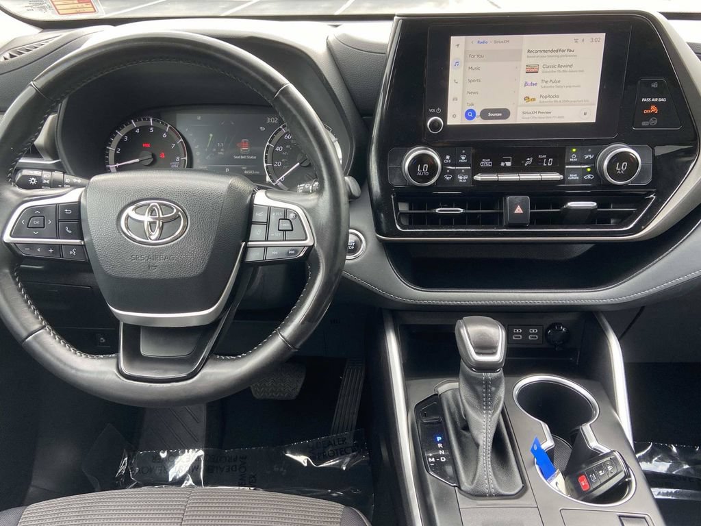 Used 2023 Toyota Highlander LE FWD image 18