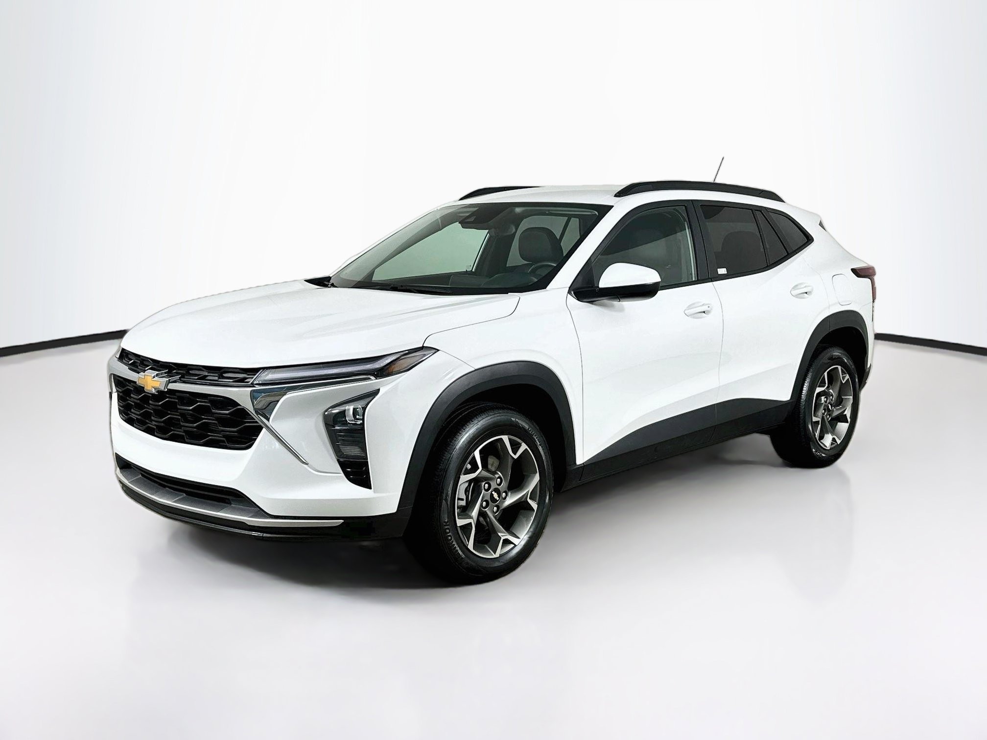 Used 2025 Chevrolet Trax LT w/ LT Convenience Package FWD image 3