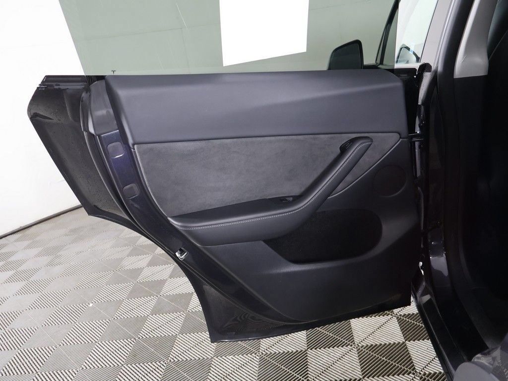 Used 2025 Tesla Model Y Long Range AWD/4WD image 28