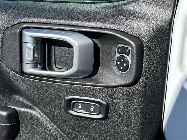 Used 2019 Jeep Wrangler Unlimited Rubicon w/ Steel Bumper Group image 16