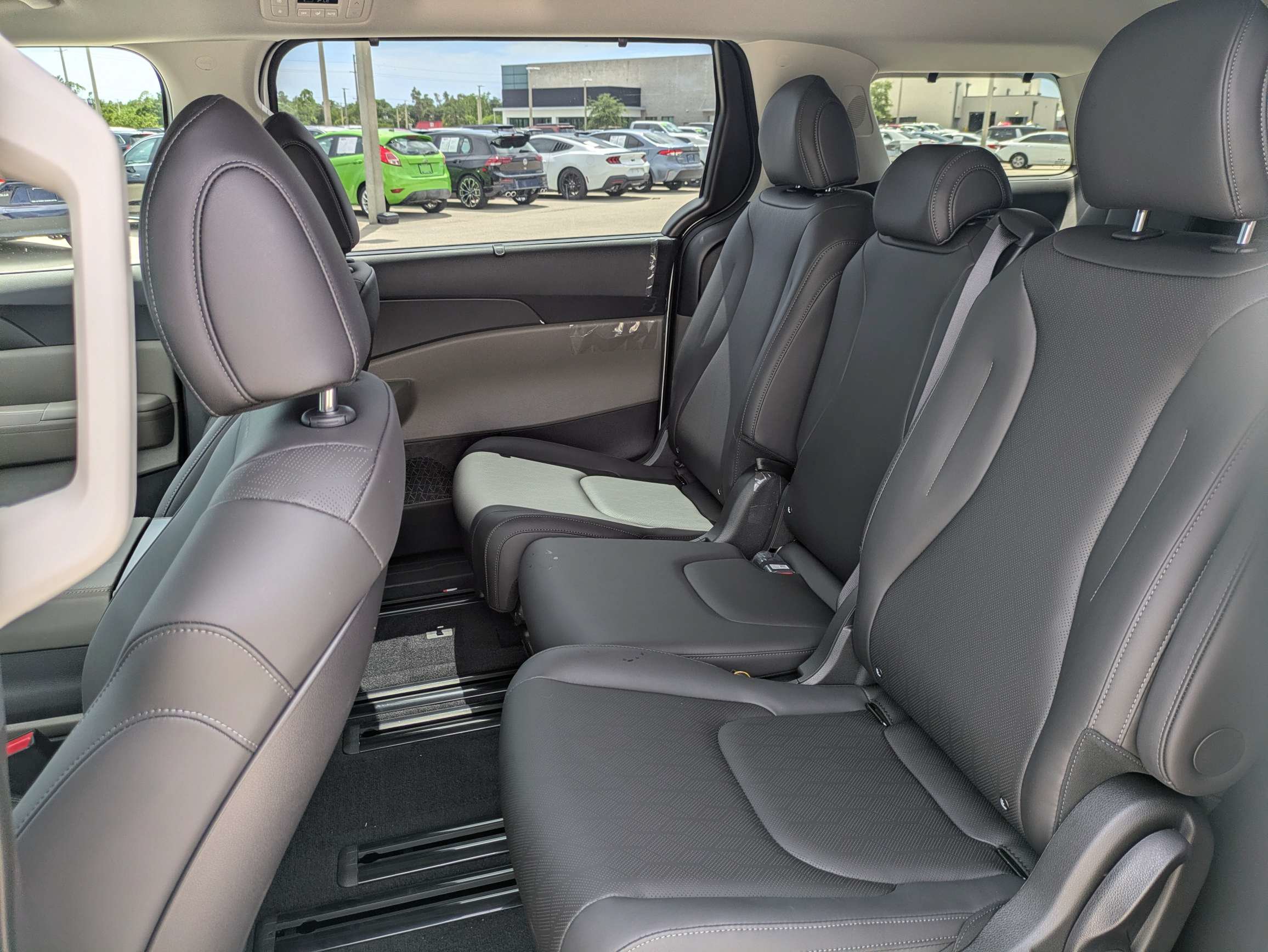 New 2026 Kia Carnival EX FWD image 16