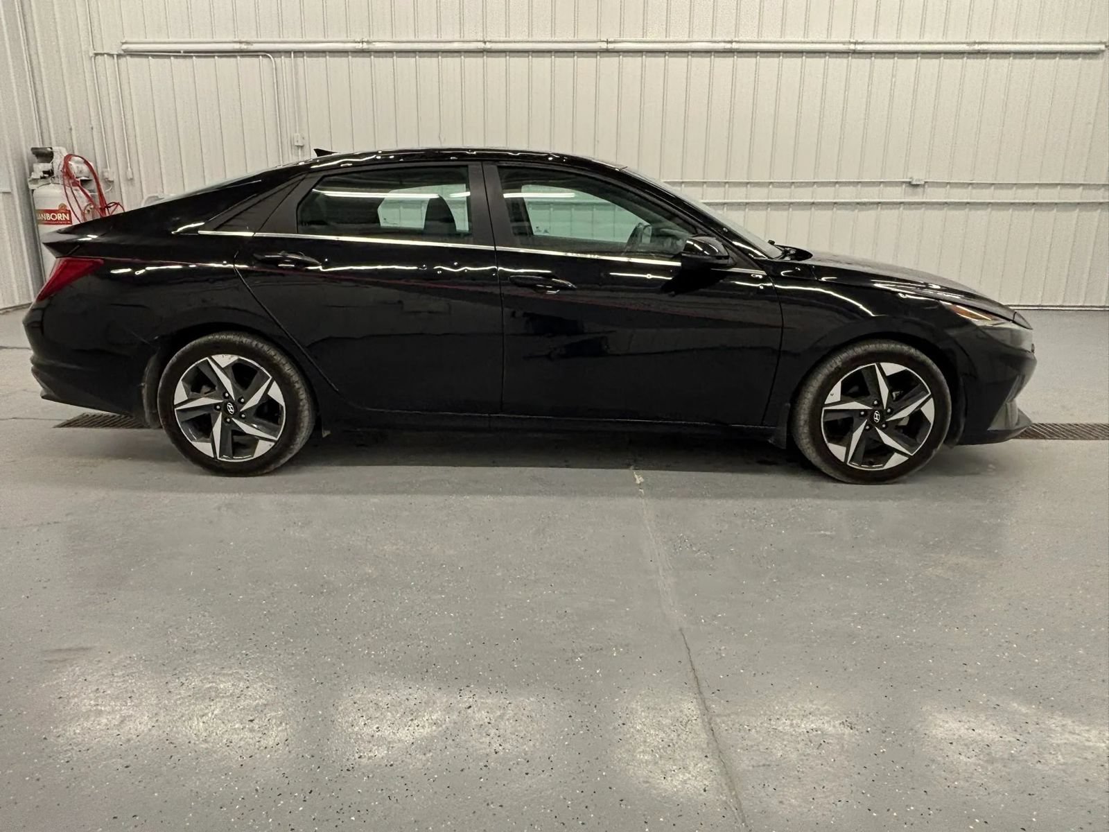 Used 2022 Hyundai Elantra SEL FWD image 3