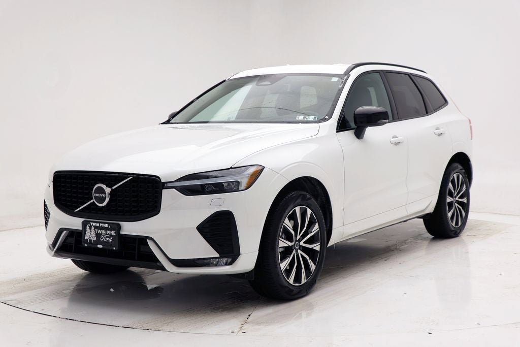 Used 2025 Volvo XC60 B5 Core AWD/4WD image 2