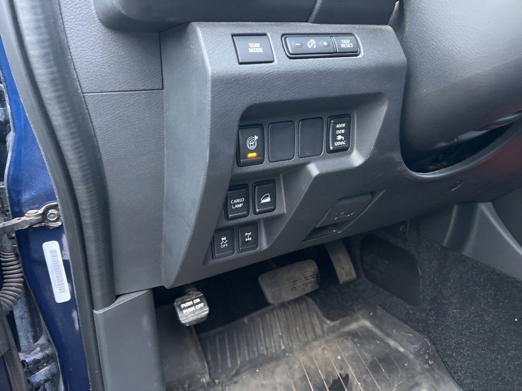 Used 2022 Nissan Frontier PRO-4X image 24