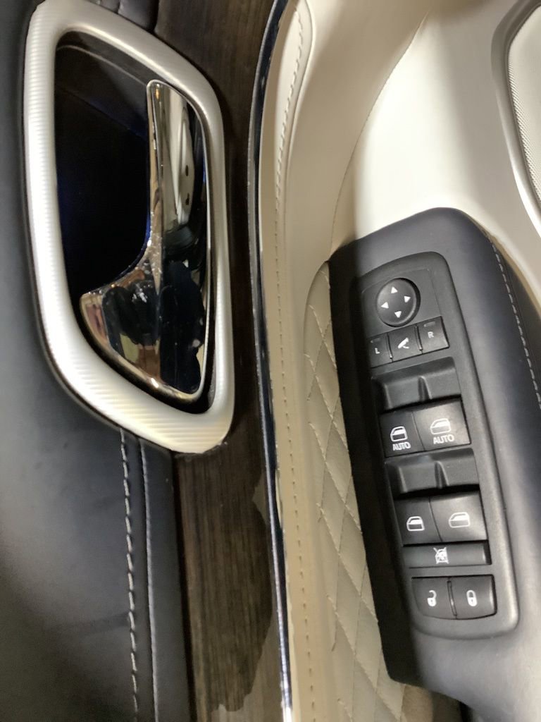 Used 2018 Jeep Grand Cherokee Summit image 23