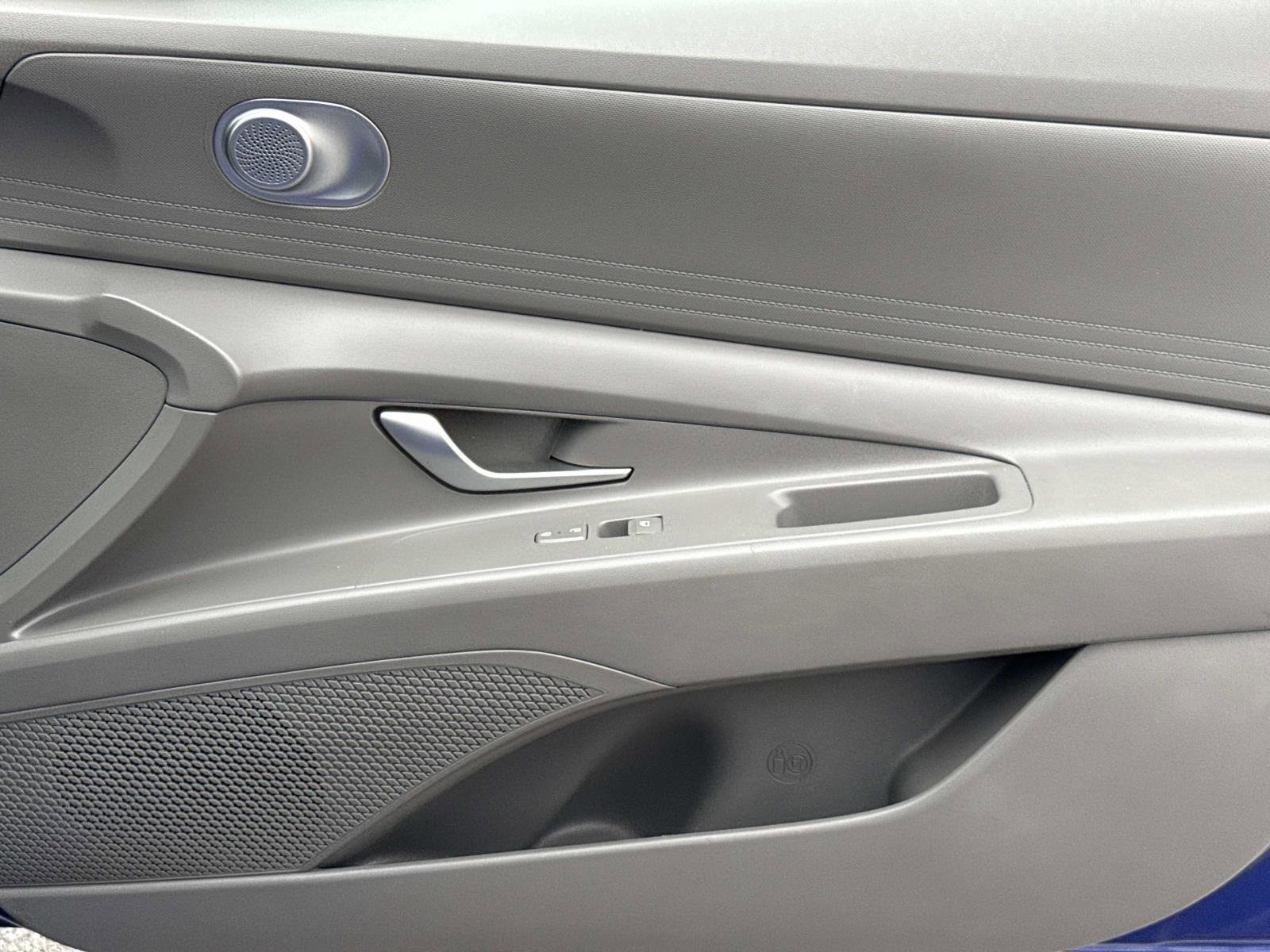 Used 2023 Hyundai Elantra SEL w/ Cargo Package image 23