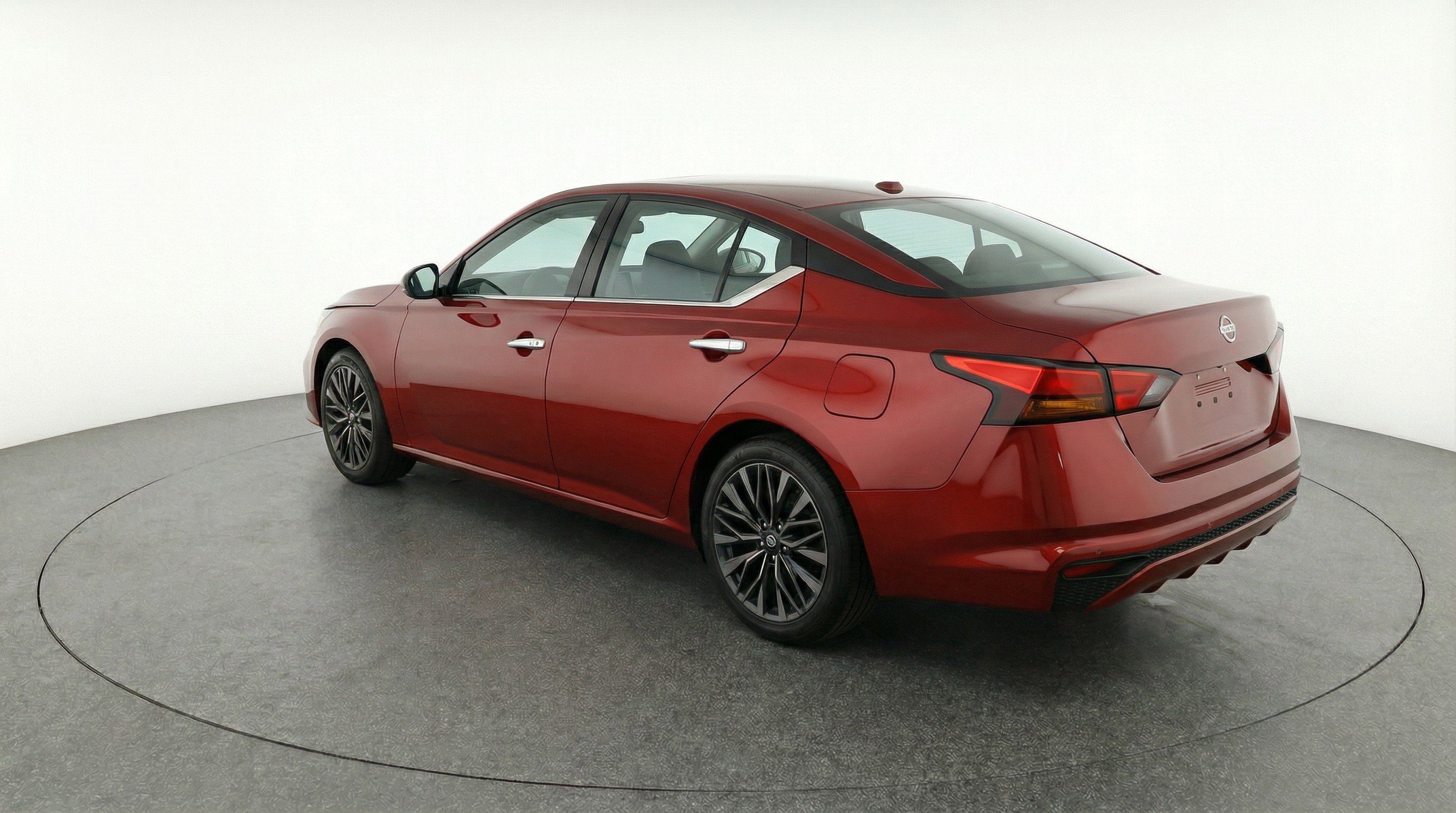 Used 2025 Nissan Altima 2.5 SV image 6