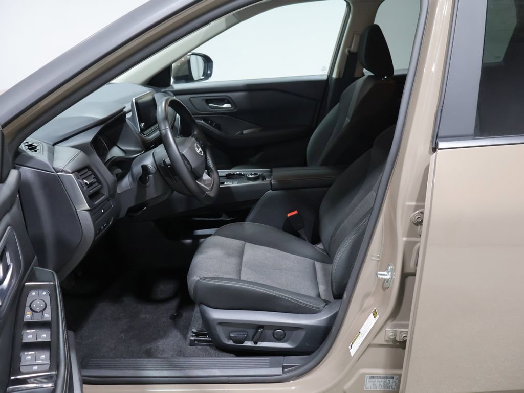 Used 2025 Nissan Rogue SV AWD/4WD image 11