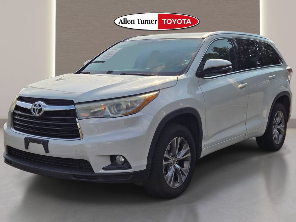 Used 2015 Toyota Highlander XLE FWD image 3