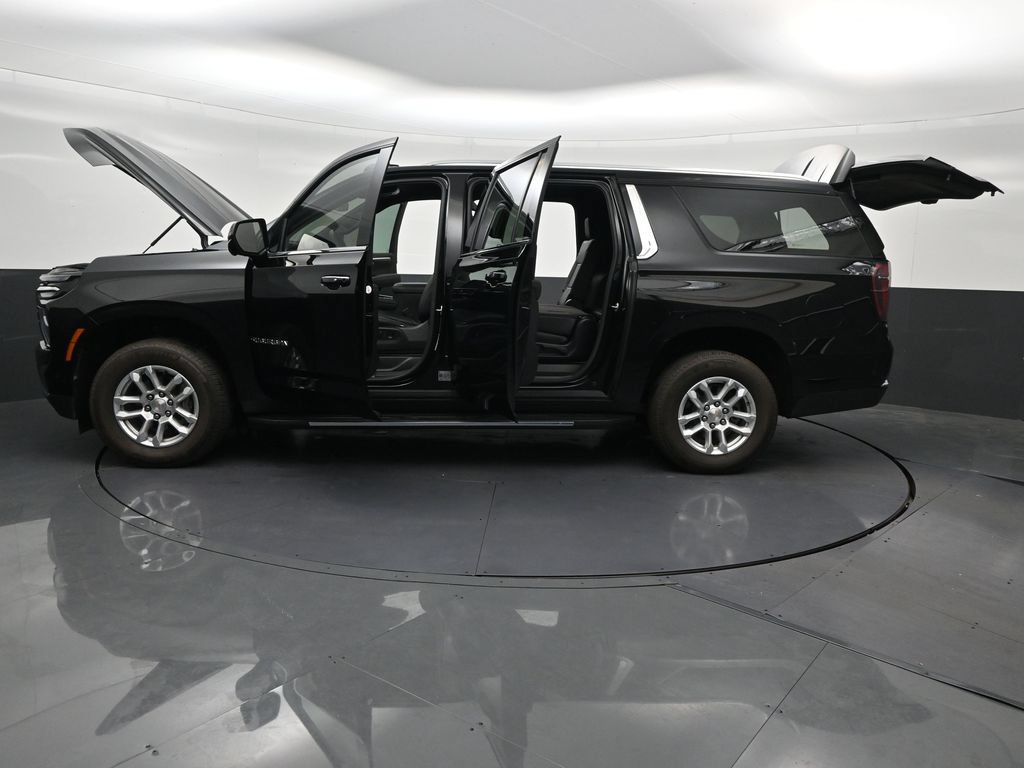Used 2026 Chevrolet Suburban LS RWD image 33